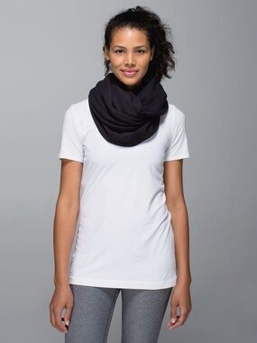 Lululemon Vinyasa Scarf *Rulu
Hyper Stripe Black Soot / Black
